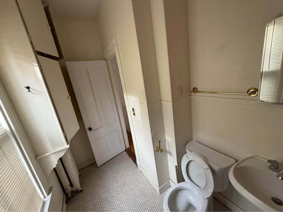 Building Photo - 8 Hurlbut St