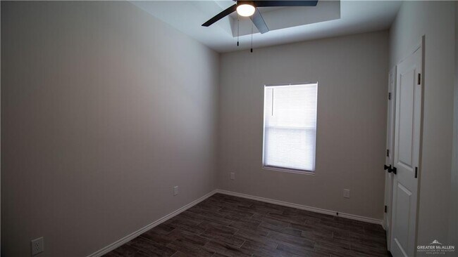 Building Photo - 25 E Jessamine Ave