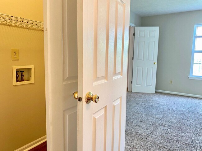 Building Photo - COMING SOON!! Great 3 Bedroom 2 Bathroom R...