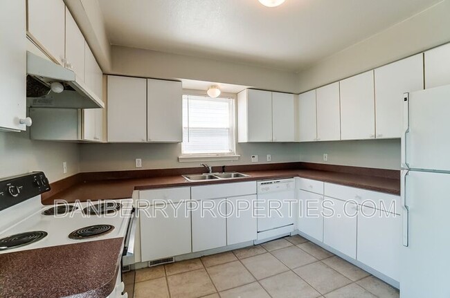 Building Photo - 3704 Willow Run Dr