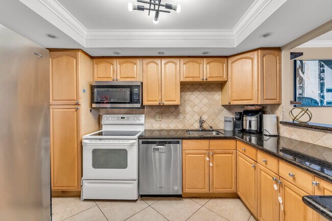 Building Photo - 3080 N Course Dr