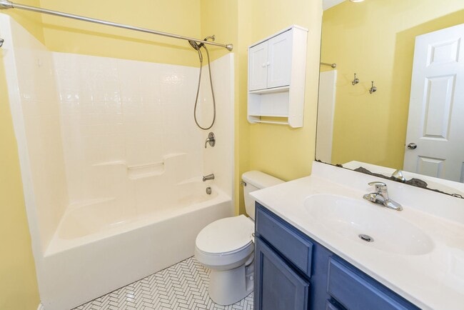 Building Photo - 3 Bedroom, 2.5 Bathroom Townhome in Oak Terrace Preserve - Park Circle