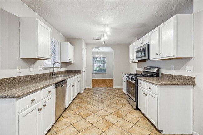 Building Photo - 21907 Willow Downs Dr