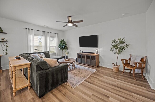 Building Photo - 401 Carrara Dr