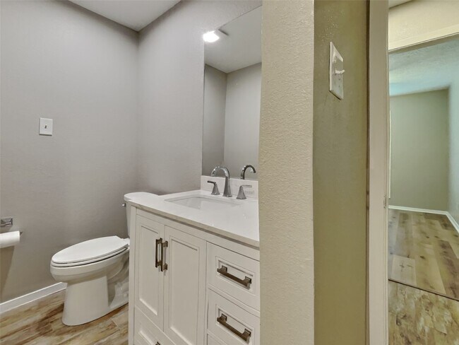 Building Photo - 4315 Hirschfield Rd