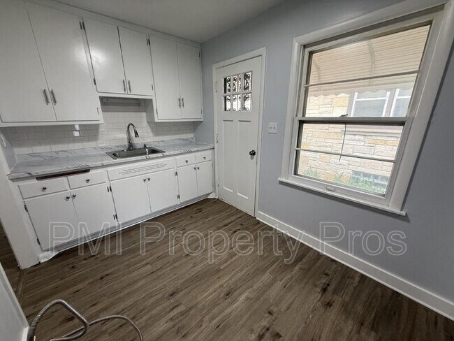 Building Photo - 2101 W Fairmount Ave