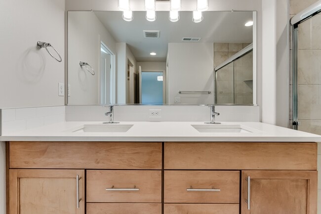 Building Photo - 1526 McKinley St