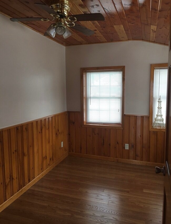 Building Photo - 1281 NY-9P