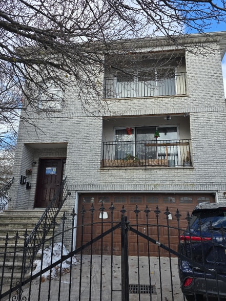 Building Photo - 179 Orchard St