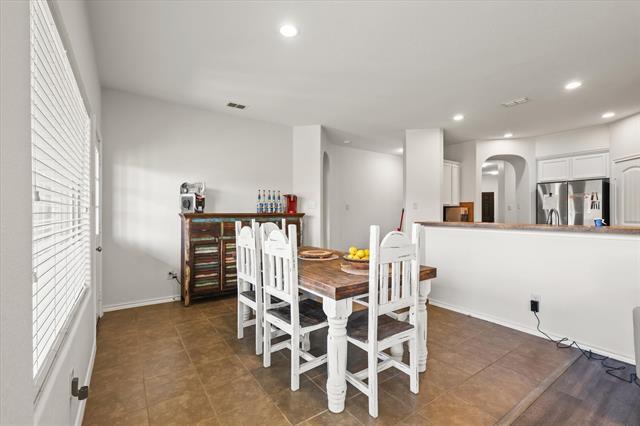 Building Photo - 5129 Meadow Ln