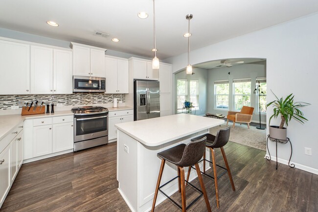 Building Photo - 3 Bedroom 2.5 Bath Single Family Home in W...