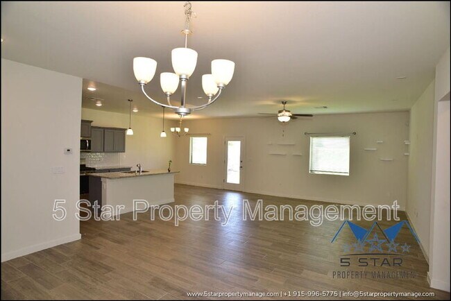 Building Photo - 3545 Essence St