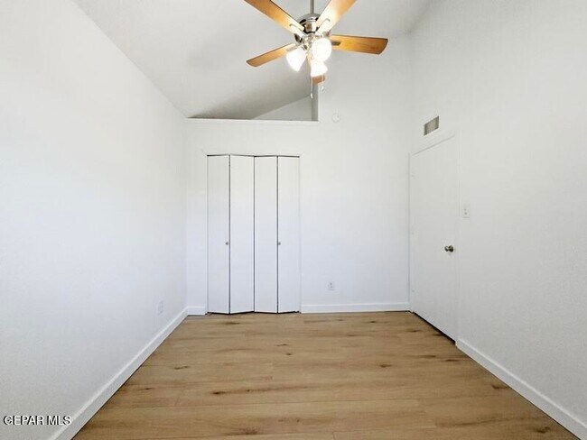 Building Photo - 10916 Loma De Luz Pl