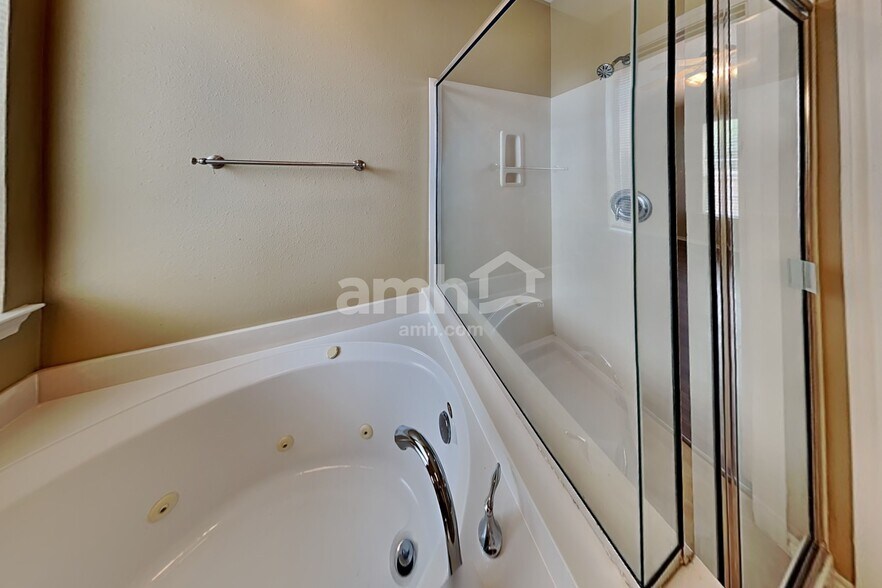 Building Photo - 8723 Rollick Dr