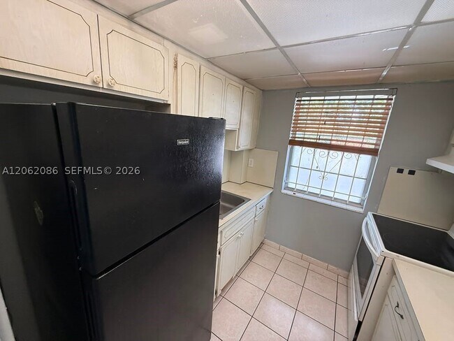 Building Photo - 1154 W 35th St