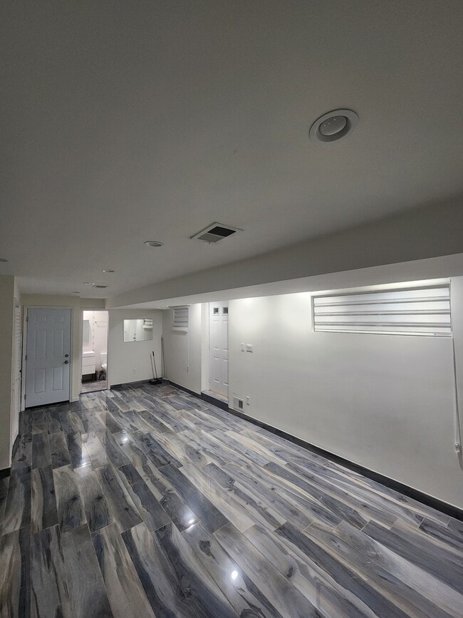 Building Photo - 309 Corbin Ave