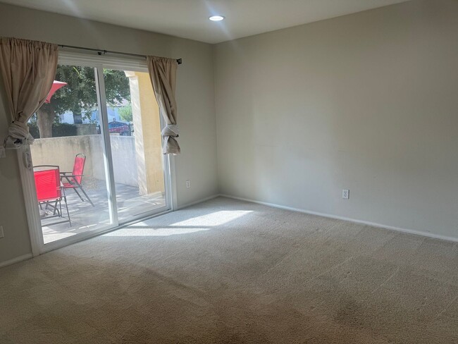 Building Photo - ONE MONTH FREE RENT! Beautiful 4 bedroom, ...