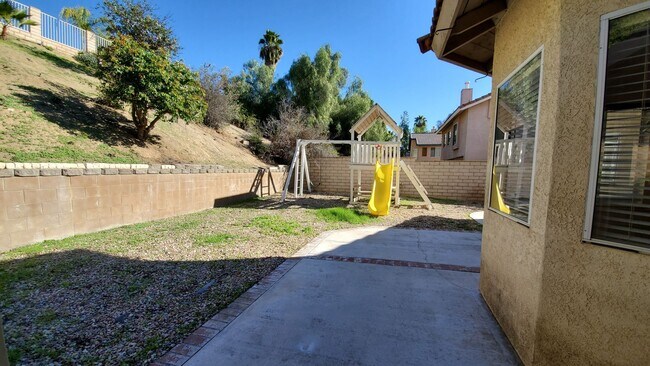 Building Photo - ( ( ( BEAUTIFUL 4 BEDROOM 3 BATH HOUSE!!! ...