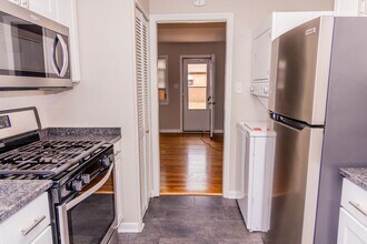 Building Photo - ONE MONTH FREE-Sign by 2/28/2026: Walk to Carytown & the Fan