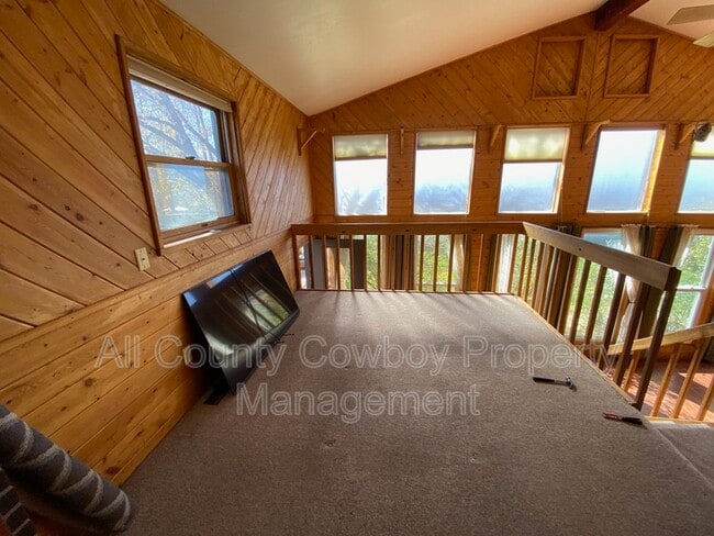 Building Photo - 1514 E Symons St