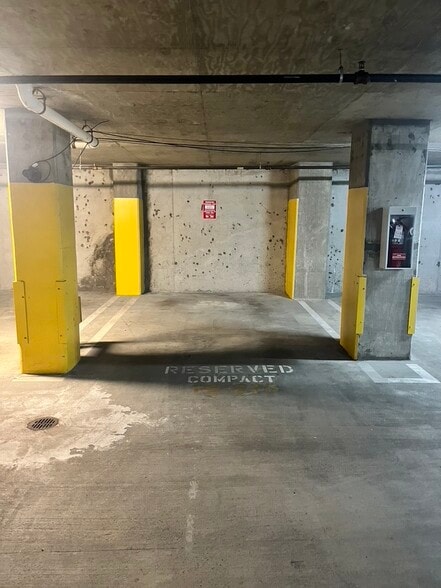 Building Photo - 1025 First St SE