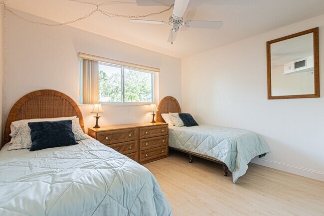 Building Photo - AVAILABLE NOW! Furnished Ground-Floor End Unit | Lake & Pool Views | Minutes to Marco Island & Do...