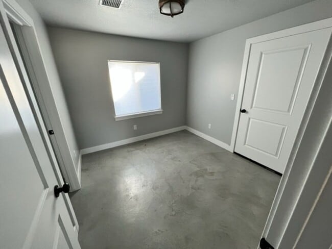 Building Photo - 583 N 400 E