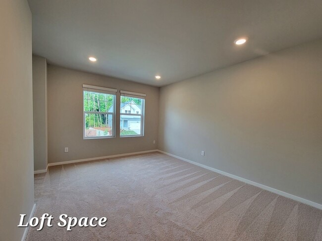 Building Photo - Brand New 3 bed with loft and fully fenced yard in convenient CK location!