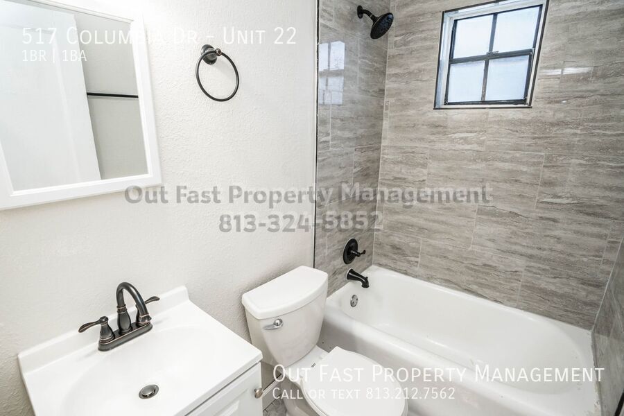 Building Photo - 517 Columbia Dr