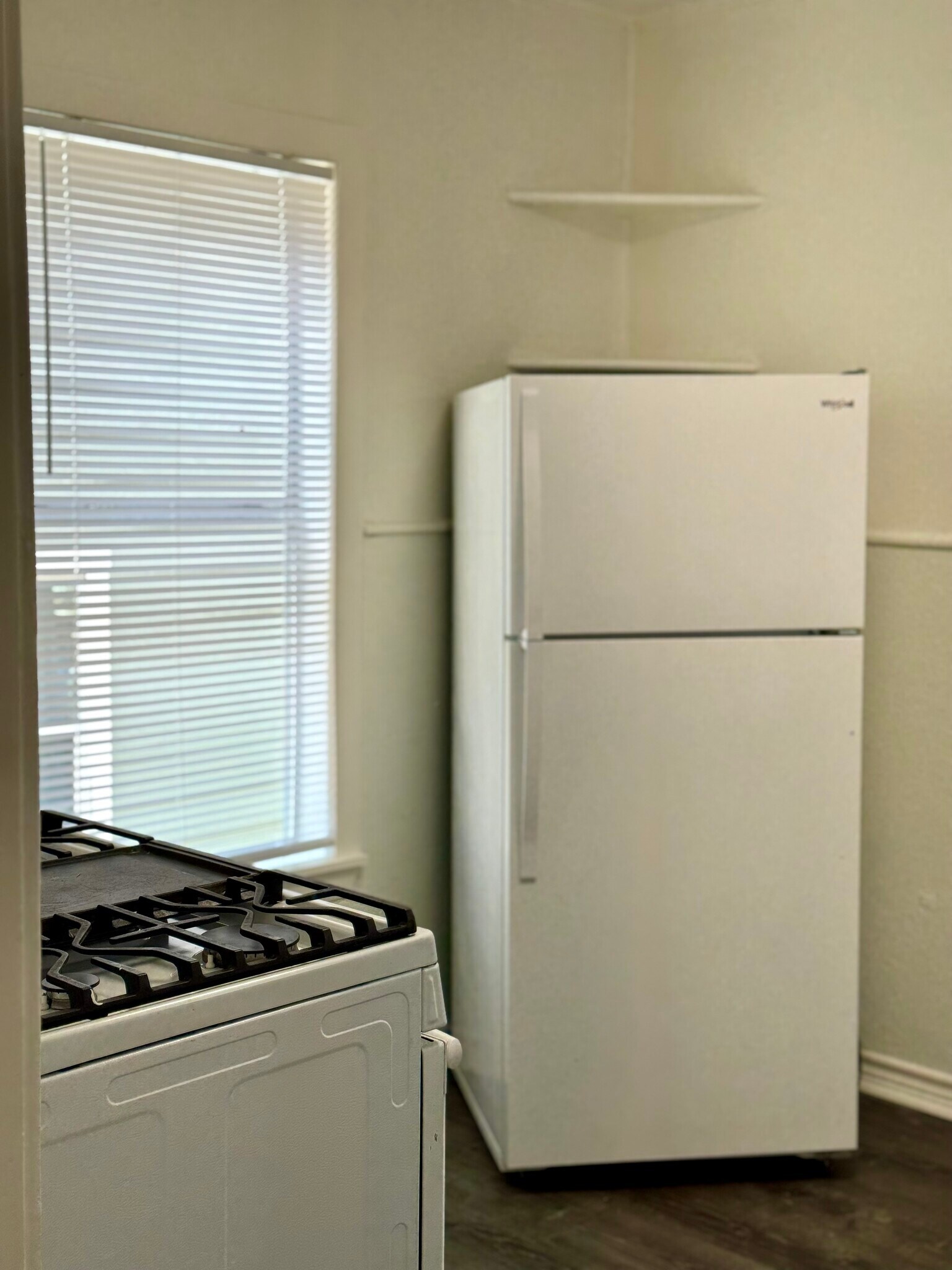 Building Photo - 513 Eleanor Ave