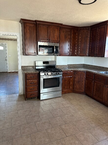 Building Photo - 3210 S Ammon Rd