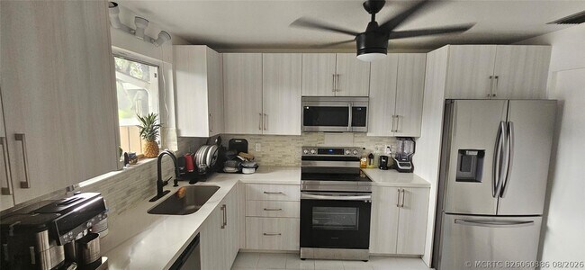 Building Photo - 2262 Discovery Cir W