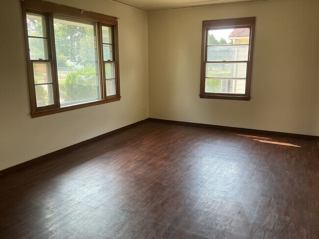 Building Photo - 2 bedroom single family home