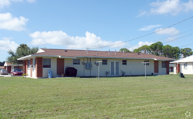 Building Photo - Pineda Homes