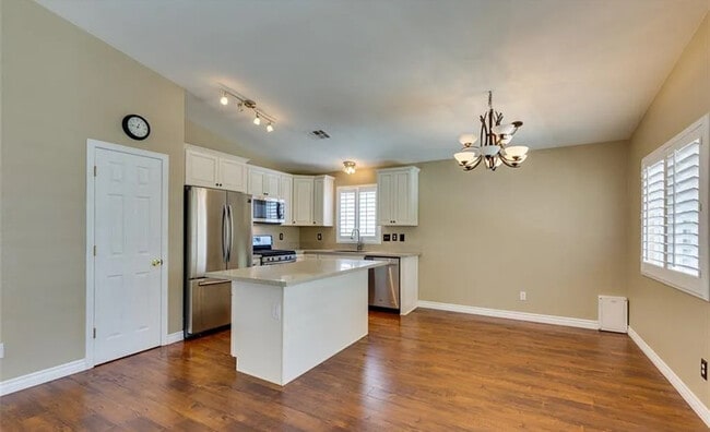 Building Photo - 8841 Spinning Wheel Ave