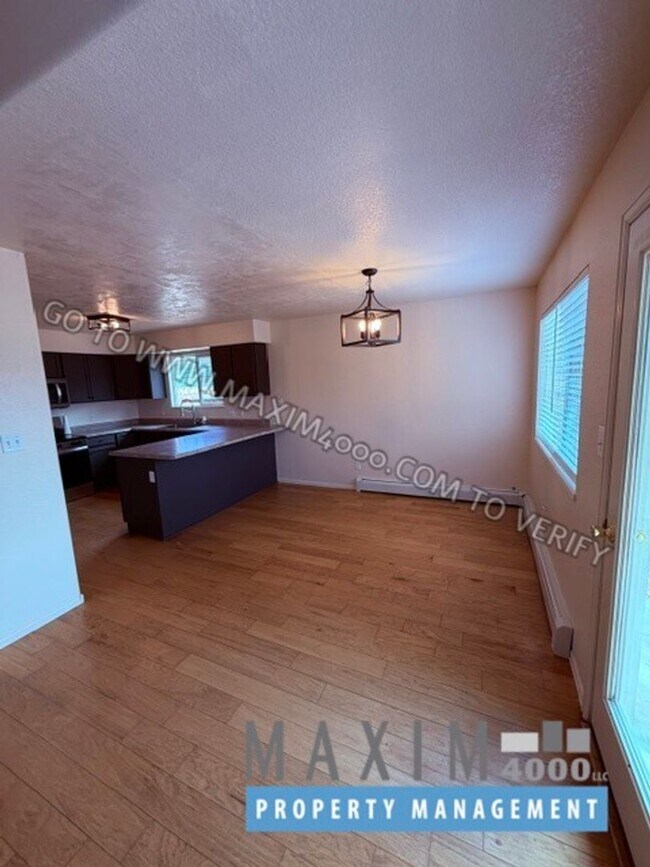 Building Photo - 255 Sargent Cir