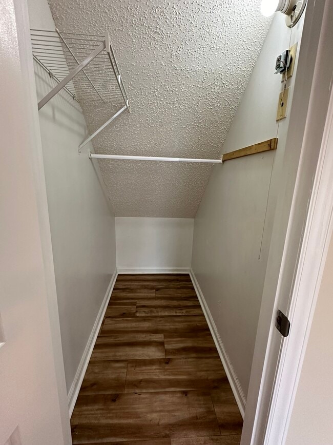 Building Photo - 328 Brookside Ct