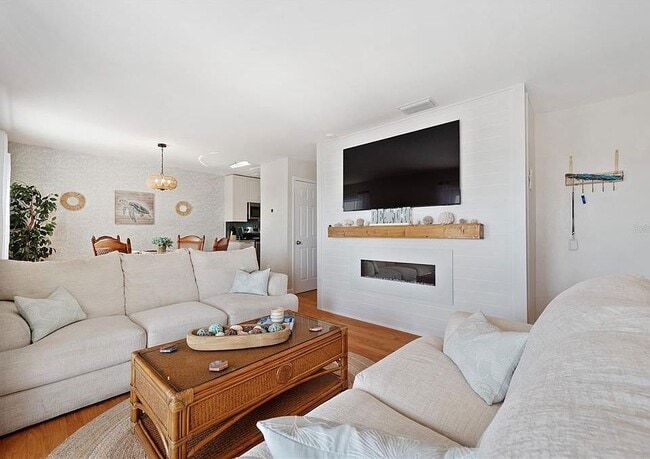 Building Photo - 5102 Coquina Key Dr SE