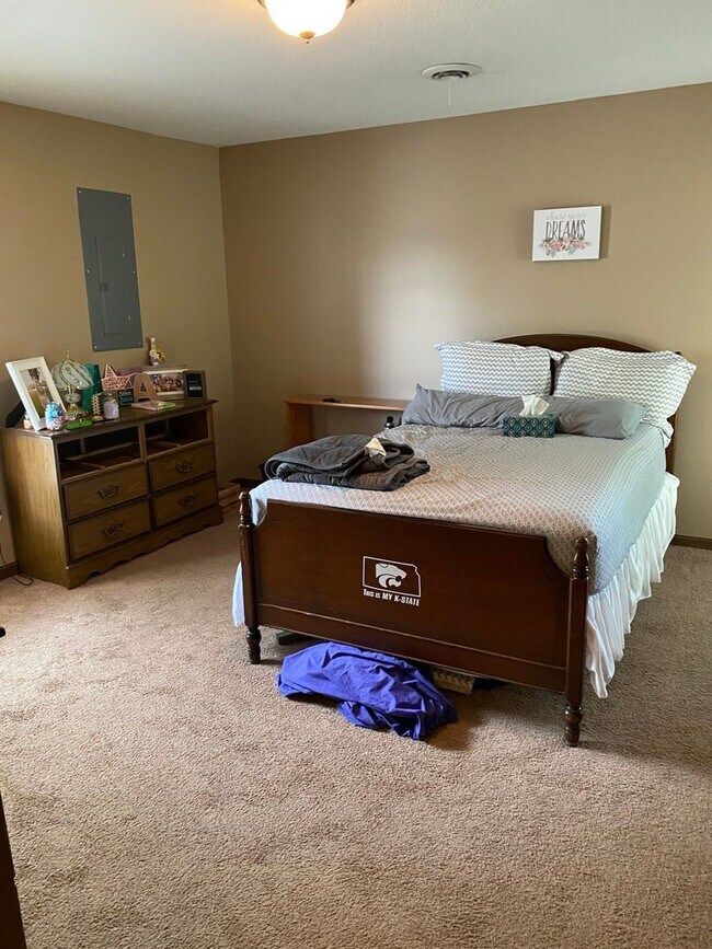 Building Photo - 818 Bluemont Ave