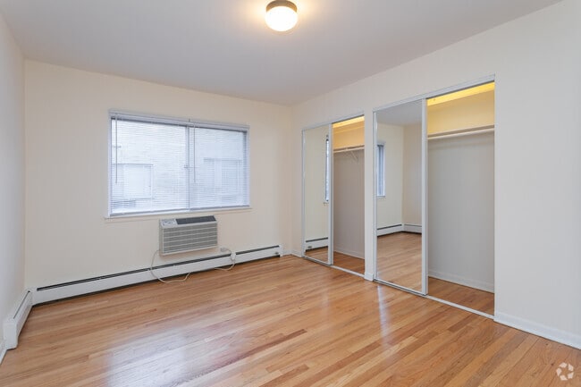 Interior Photo - 424 W. Oakdale