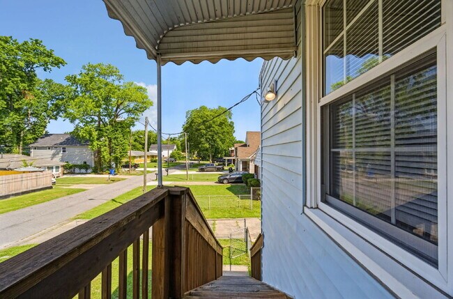 Building Photo - 2 bed 1 bath with fenced in yard in Norfolk