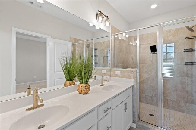 Building Photo - 6023 Skellig St