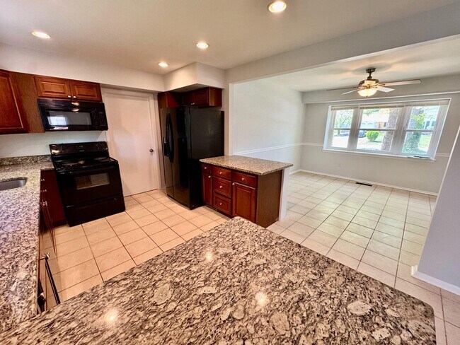 Building Photo - 2911 Tallow Ln