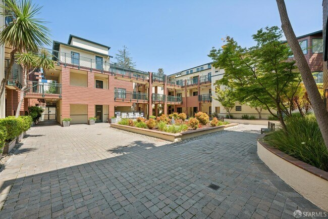 Building Photo - 435 Sheridan Ave