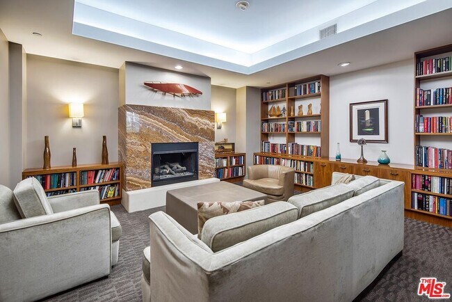 Building Photo - 13650 Marina Pointe Dr