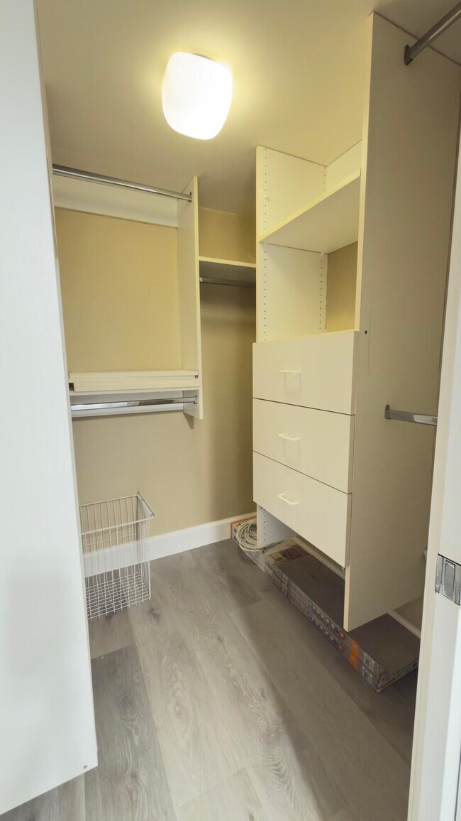 Building Photo - 2000 Presidential Way