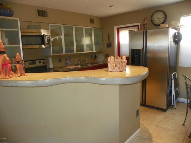 Building Photo - 6815 E 2nd St