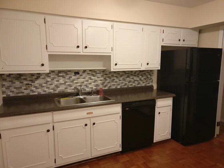 Kitchen - 21W185 22nd St