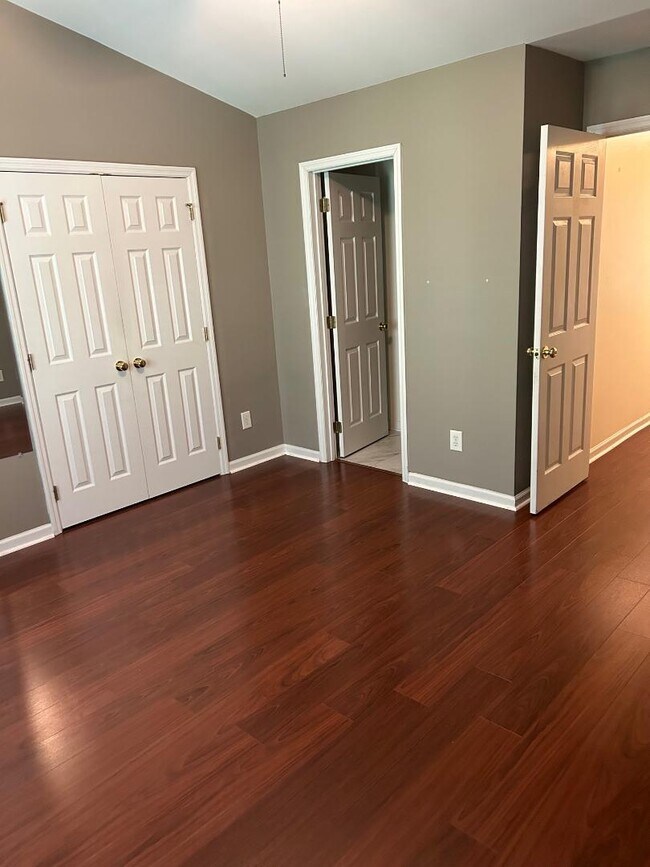 Building Photo - 203 Twin Tree Dr