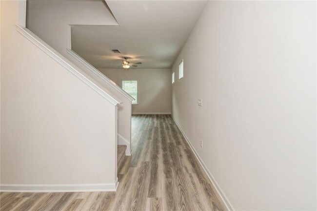 Building Photo - 605 Mackenzie Cv